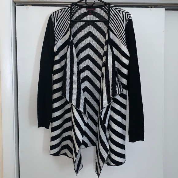Material Girl Sweaters - Material Girl | Black and White Open High/Low Sweater | EUC